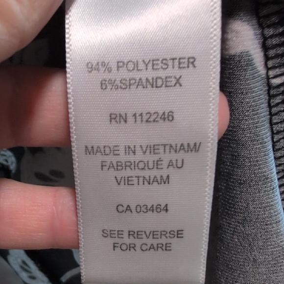 Sami & Jo Monochrome Floral Short Sleeve Top - Picture 10 of 10